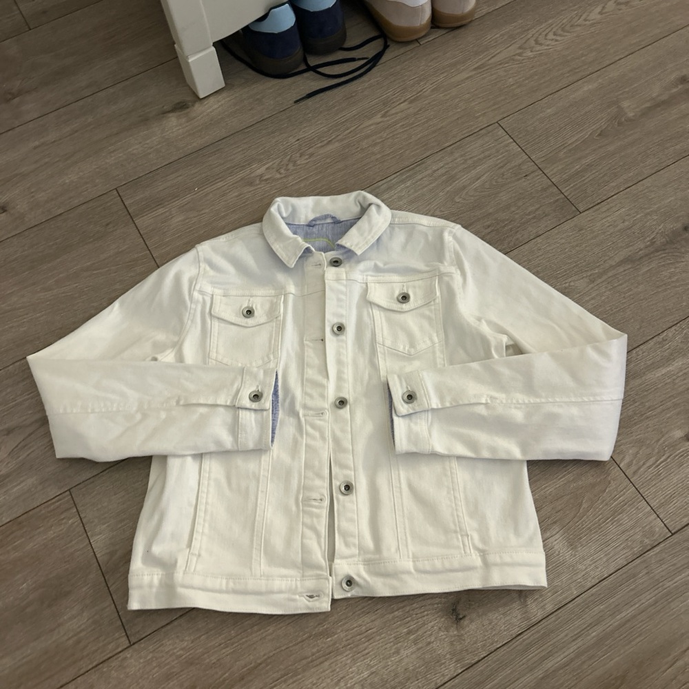 Kids large (14) NWOT
Never worn Vineyard Vines white denim jacket